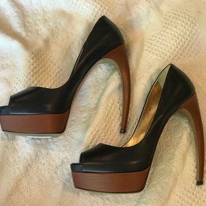 Curved Heel Peep-toe Platform Pumps – Bicolor Navy